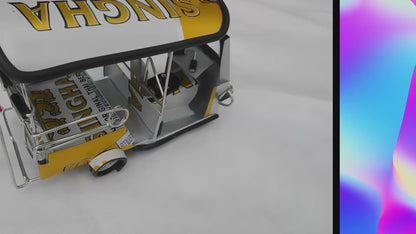 *** Singha Beer *** Réplique artisanale détaillée : Taxi TUK TUK de Thaïlande - 14x7x6 cm